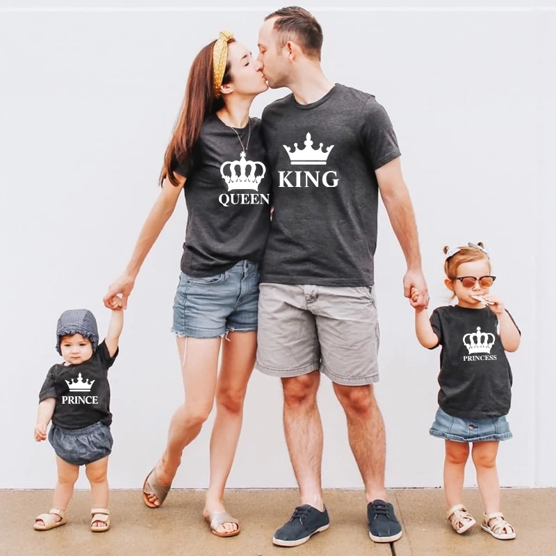 KING and QUEEN PRINCESS and PRINCE Family matching clothes Cotton T-shirt father Mother Daughter Son Baby outfits look Tops