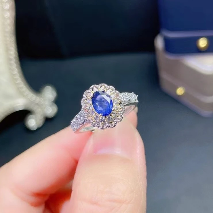 

KJJEAXCMY Женское кольцо из стерлингового серебра 925 пробы, инкрустированный натуральным сапфиром, изысканный, элегантный цветок, регулируемое кольцо с драгоценным камнем, подарок на рождение