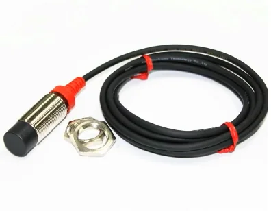 

F3C-18EN08-N / N2 / P / P2 R2M M18 Proximity Switch 360 Degrees View LED red tube for protection 100% New Original