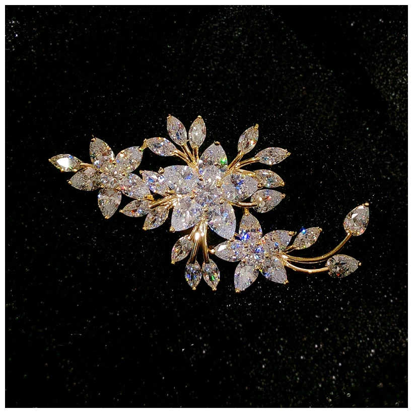 Brooches For Women Floral Design Exquisite Romantic Wedding Bride Costume Jewelry Crystal Brooch Pin Fine Valentine\'s Day gift