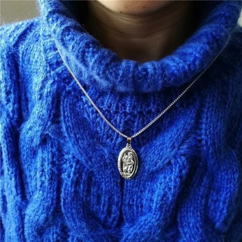 Trendy St. Christopher Pattern Oval Pendant Necklace Women\'s Necklace Fashion Clavicle Chain Pendant Accessories Party Jewelry