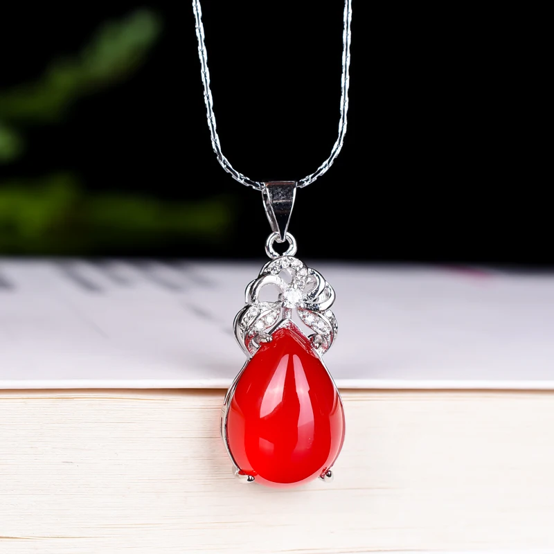 New Ruby Chalcedony Droplet Clavicle Chain Permeable and Moisturizing Droplet