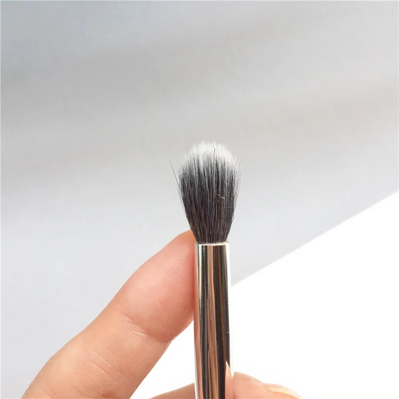 Duo Fibre Tapered Blending Brush 286 - Soft Bristle Eyeshadow blending Highlighting Makeup Brush