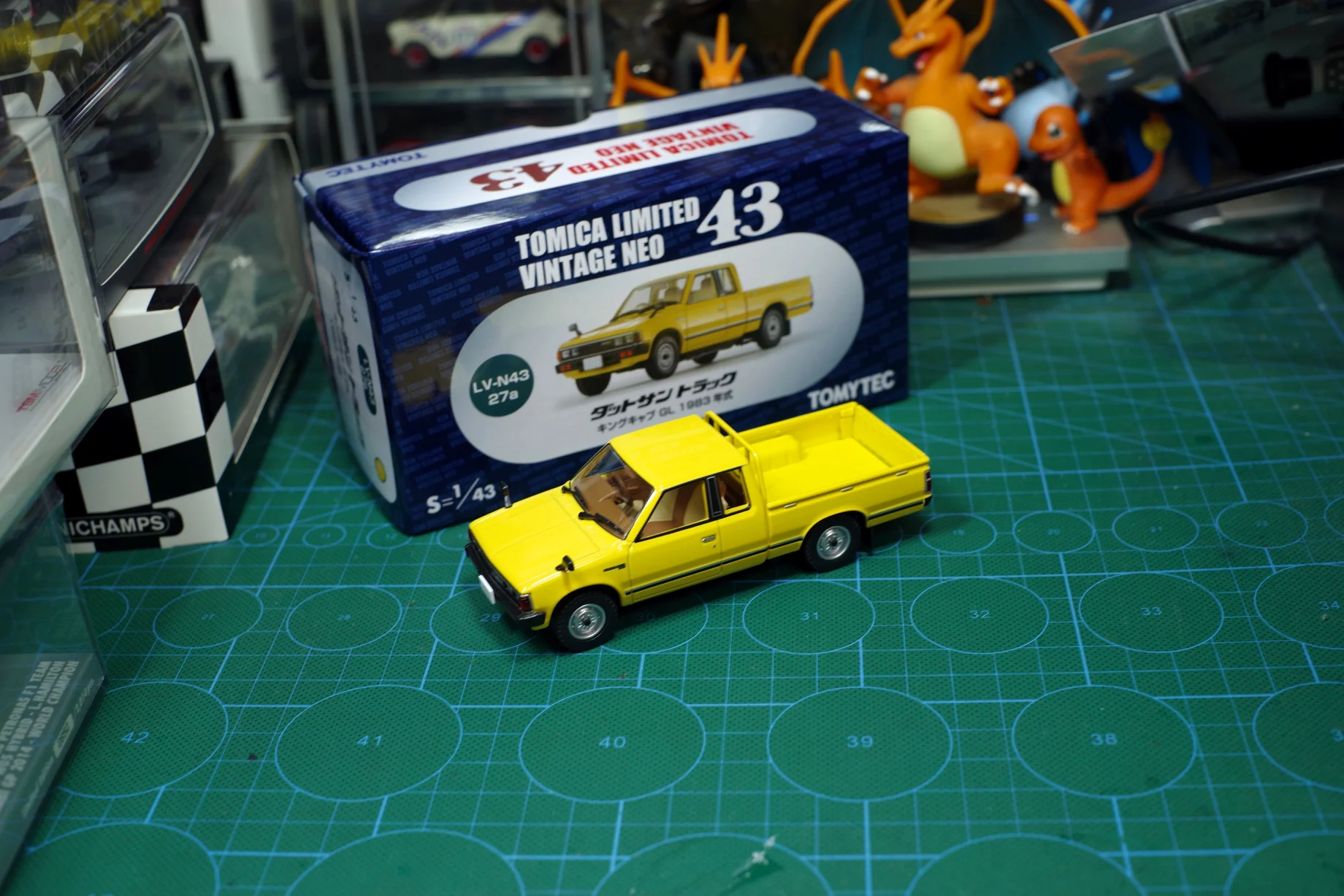 Tomica tomytec ventage neo 1/43 TLV-NEO Datsun King cab 4WD Collect die casting alloy car models