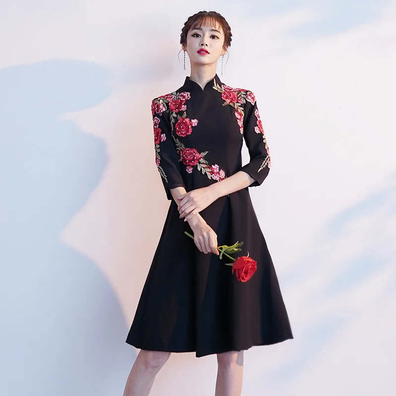 

Traditional Chinese Style Cheongsam Women Floral Embroidery Dress Elegant A-Line Qipao Novelty Vestidos Size S M L XL XXL 3XL