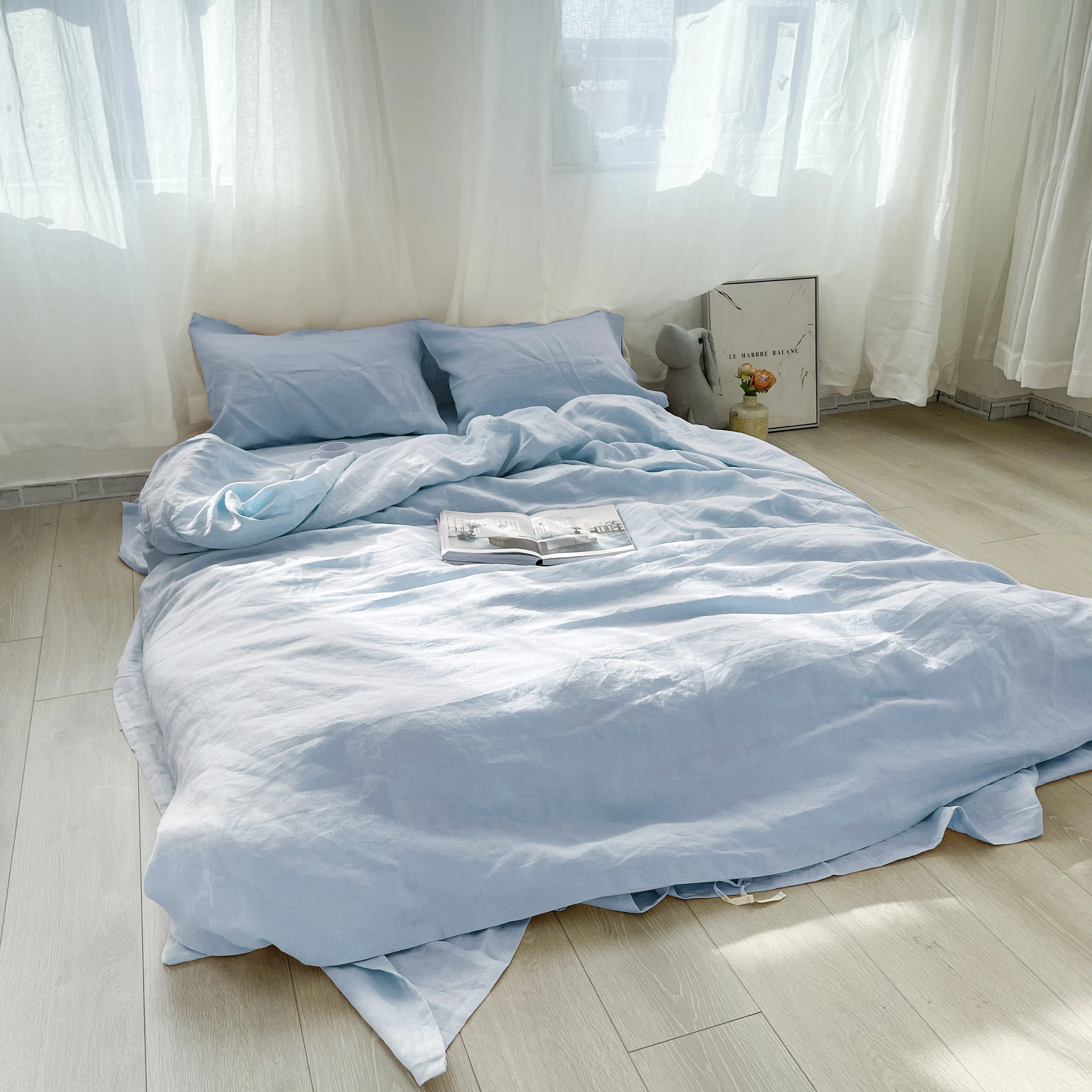 Pure linen simple bedding kit empty blue