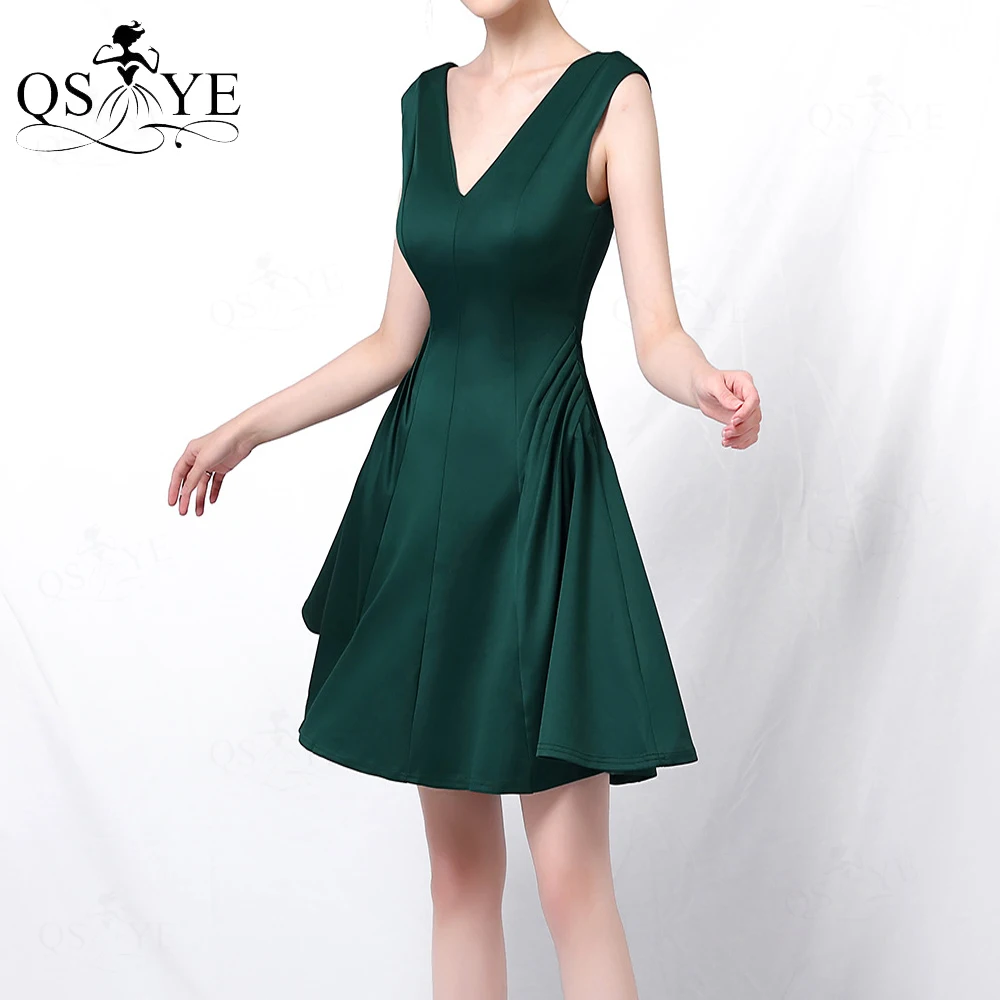 

Simple Emerald Short Prom Dresses 2021 Unique Cutting Evening Dress A Line Party Gown Satin Girl Prom Gown V Neck Drop Waistline