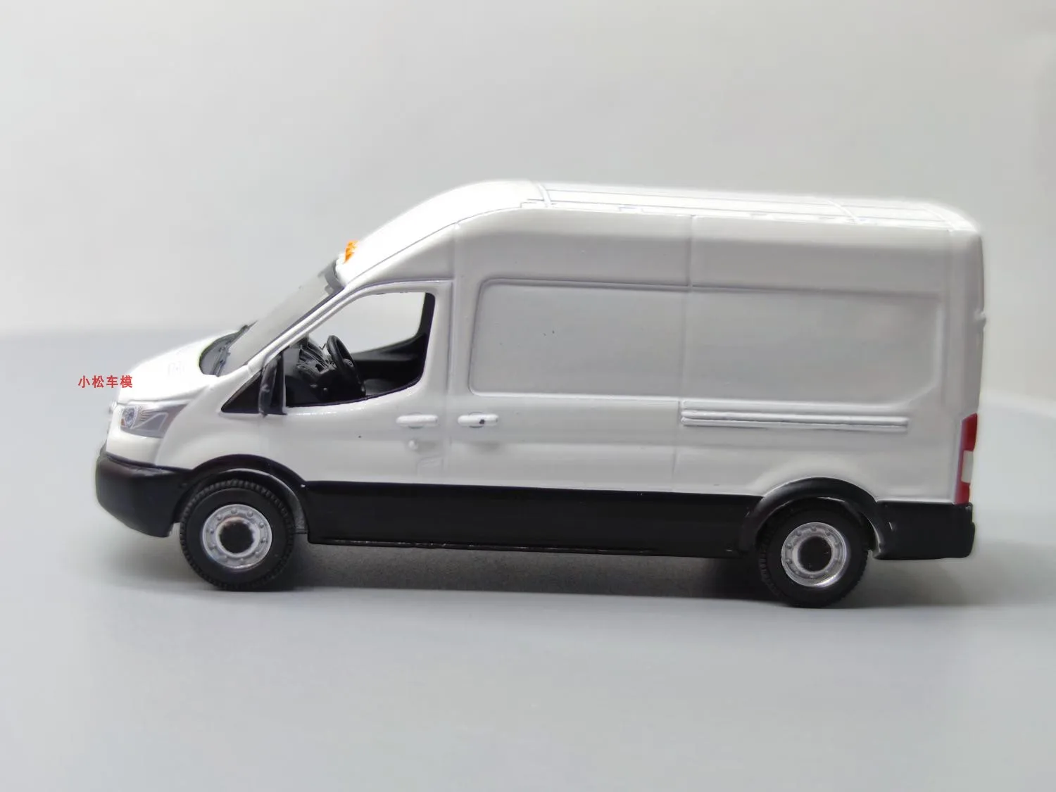 1:64 GreenLight 2015 Ford MRT LWB high-roof van plain board  Collection of die-cast alloy car model toys gifts