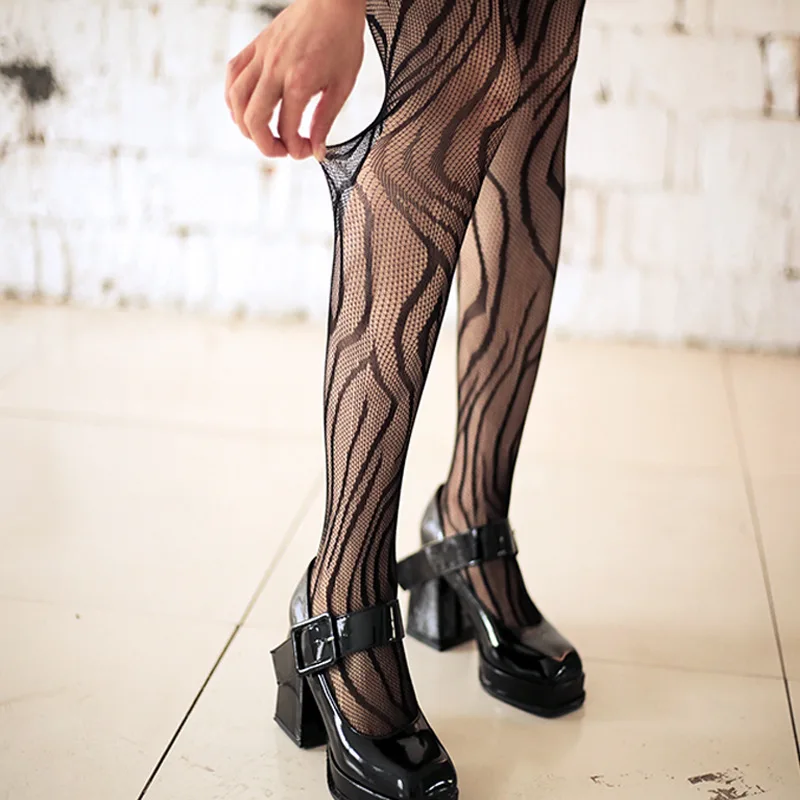 Celana Ketat Nilon Berongga Seksi Stoking Jala Butir Zebra Fashion Lolita Pantyhose Hitam Wanita Grafik Pusaran Waktu