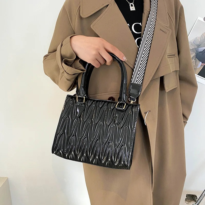 

2022 New Women's Shoulder Handbag Fashion Solid Color Casual Wide Shoulder Strap Crossbody Bag PU Large Capacity Ladies Pack