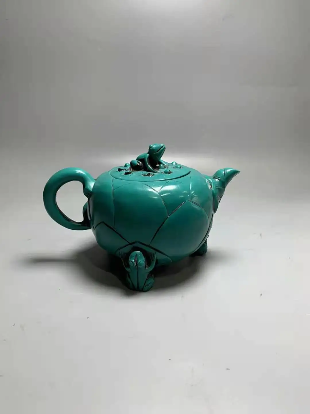 

Old Resin imitation turquoise frog teapot