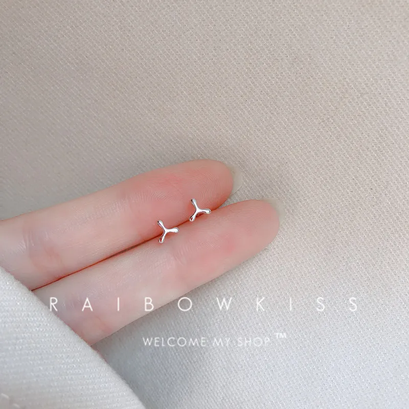 Simple Triangle Stud Earrings For Women Fashion Geometry Clover Shape Korean All-Match Design Sense Female Daily Small Jewelry