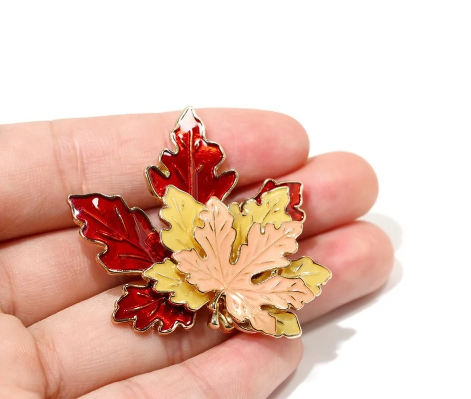 Women\'s Vintage Brooch Maple Leaf Brooches for Women Alloy Enamel Lapel Bag Hat Brooches Fashion Jewelry Badge Man Woman Gift