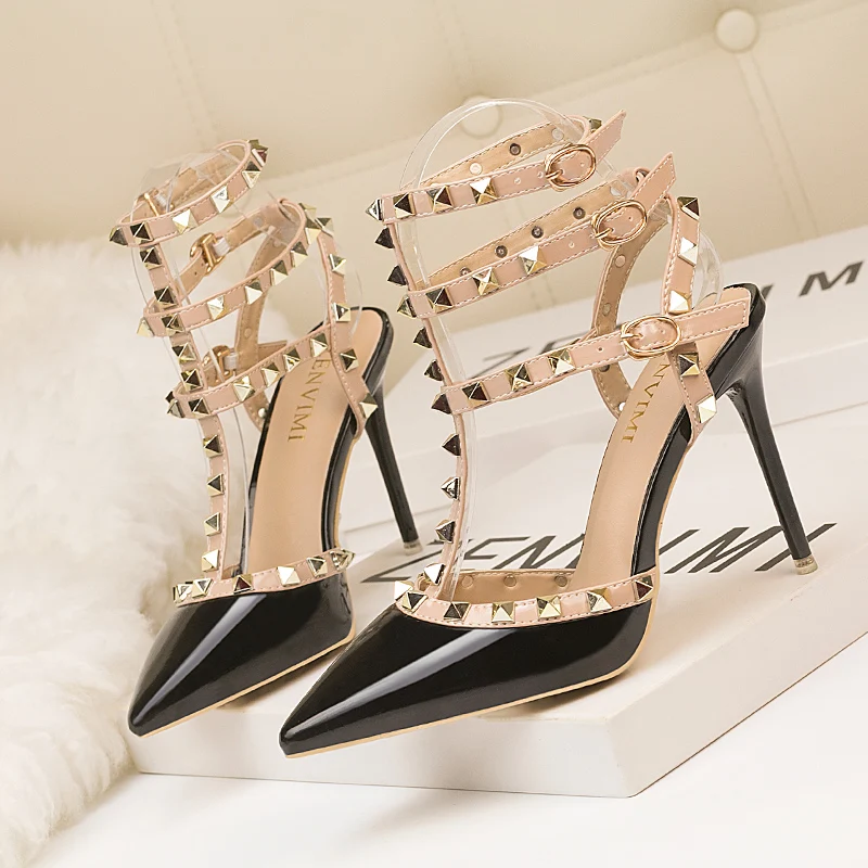 

Roman Fashion Rivet Sandals 10CM PUMPS Woman Shoes Sexy Nightclub Stiletto Heels Patent-leather Metallic Rivet Hollow Women Pump