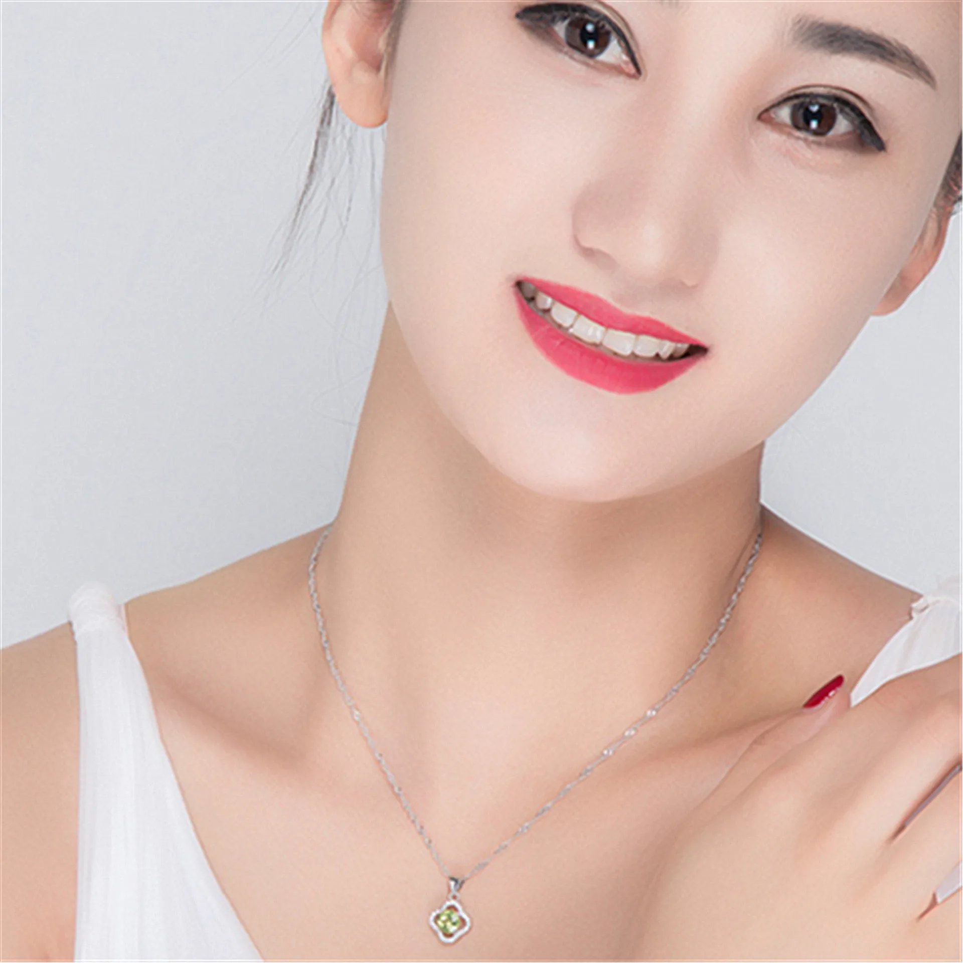 Fashion lucky clover olive crystal peridot gemstones diamonds pendant necklaces for women white gold silver color choker jewelry