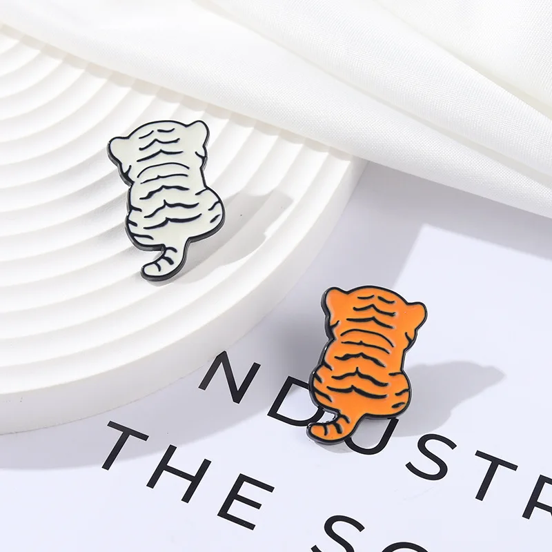 Cartoon Cute White Brown Tiger Back View Design Alloy Enamel Brooch Personality Small Animal Badge Clothing Accessories Pin