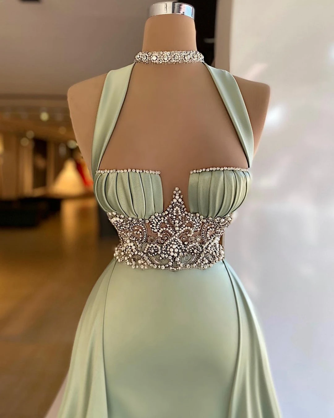 Elegant Satin Crystals Evening Gowns Halter Long Detachable Sleevles Sweetheart Beadings Satin Custom Made Girls Pageant Dress