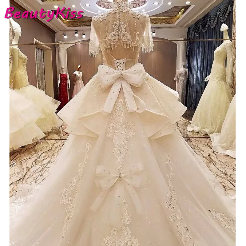 Abiti da sposa arabi di lusso cristalli pizzo collo alto abiti da sposa perline Appliques Royal Train abiti da sposa con fiocco