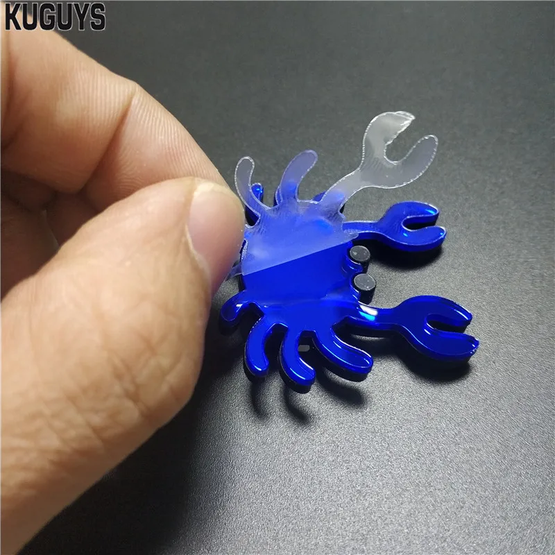 KUGUYS Cute Blue Red Mirror Acrylic Crab Brooches for Women Jewelry Romantic Accessories