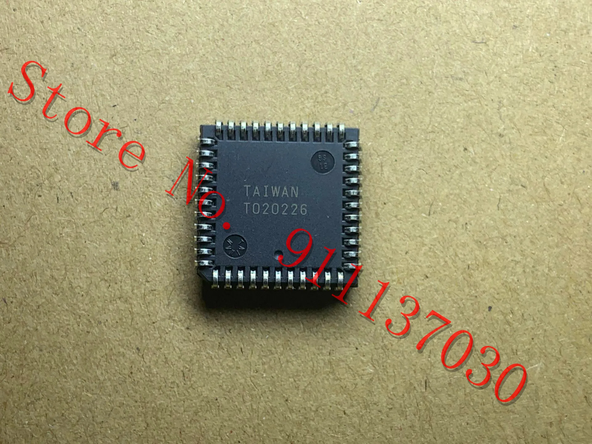 1pcs    CS493292-CL     PLCC44