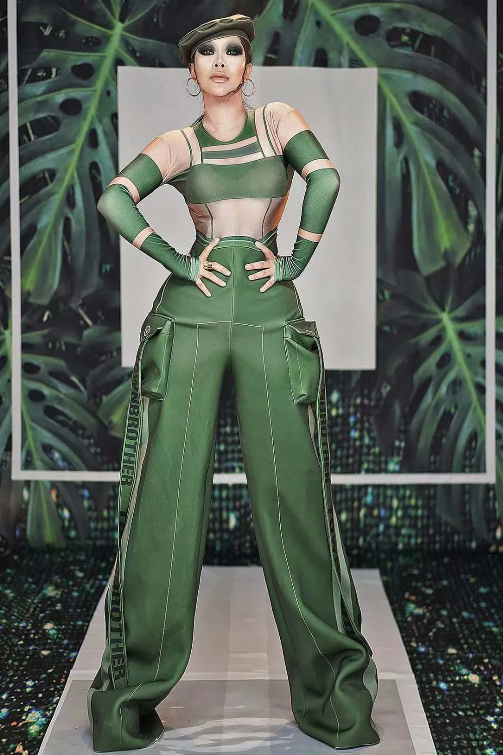 

2019 Sexy Green Military Uniform Long Sleeves Bodysuit Nightclub Bar Outfit Women Dance Stage Wear Jumpsuit Outfit