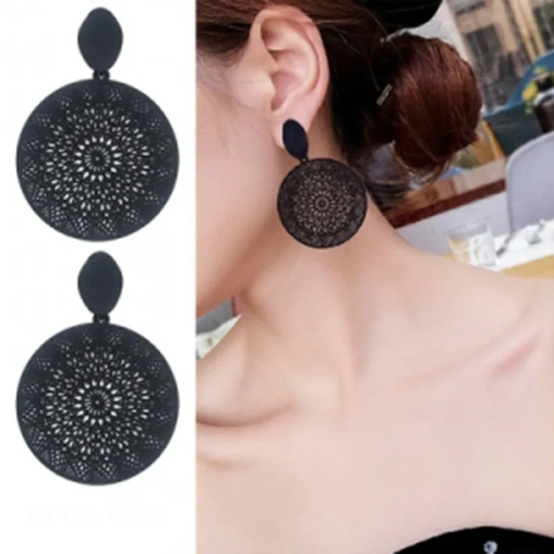 Punk Fashion Earrings Temperament New Sweet Elegant Black Circle Temperament Hollow Pattern Earrings Women's Clothing Black Stud