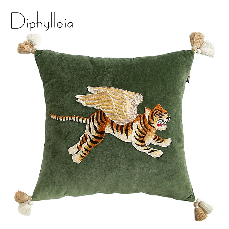 

Diphylleia Design Cushion Cover Decorative Pillow Case Vintage Artistic Fly Tiger Tassel Soft Velvet Sofa Chair Coussin 45x45cm