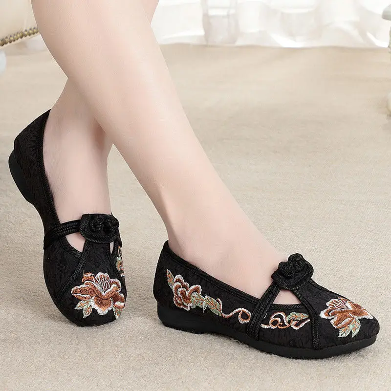 Veowalk Vintage Traditional Style Women Soft Loafers Spring Autumn Slip On Cotton Fabric Flats Comfort Chinese Embroidered Shoes