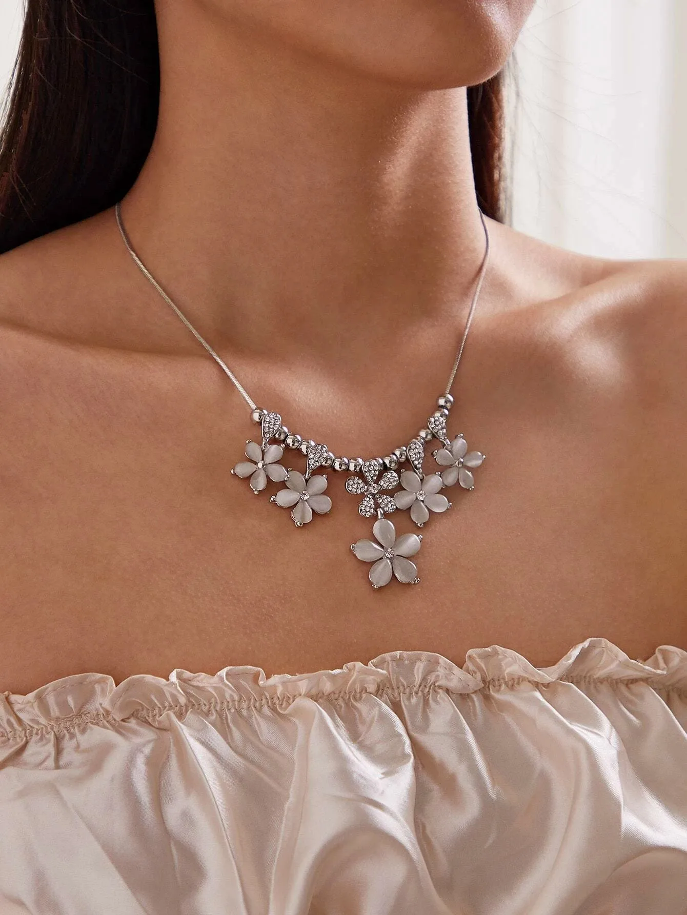 Fashion casual women big five-leaf flower crystal necklace pearl necklace Lady's pendant necklace Bohemian style exaggerated