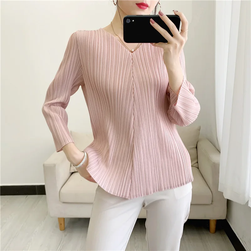 

Miyake pleated woman tops 2021 new loose thin v-neck long-sleeved basic women's solid t-shirt bottoming Tees for woman