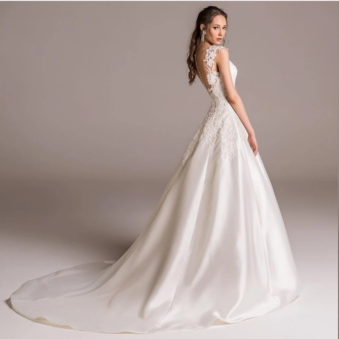 LSYX-Robe de mariée princesse en dentelle pour femme, col en V, ligne A, appliques, train de balayage, dos bas, superbe