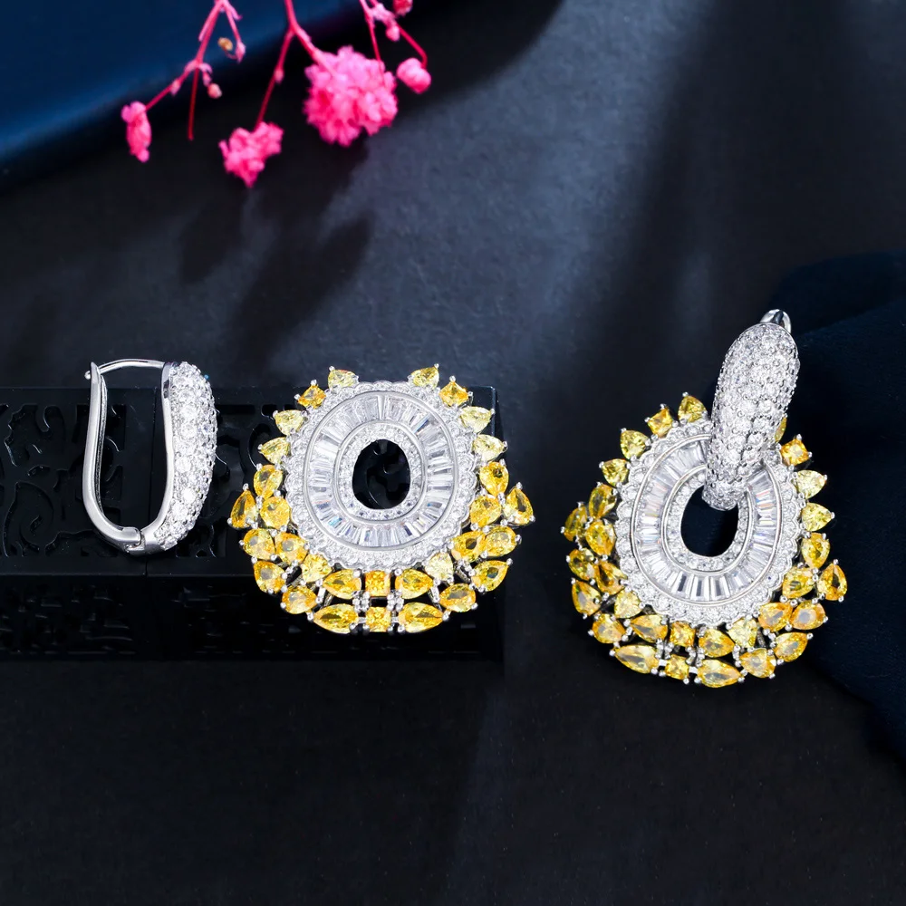CWWZircons Top Funkelnde Gelbe CZ Große Hängende Huggie-Ohrringe für Damen Abendparty Brautschmuck Großhandel CZ105 – Detail 7