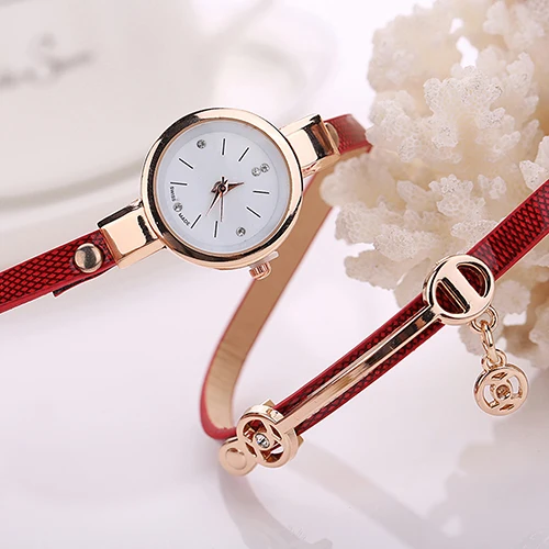 Montre longue en Faux cuir pour femmes, à la mode, à Quartz, strass, nouvelle collection