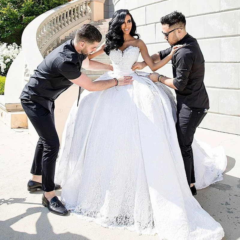 Robe de mariée Vintage en dentelle avec des appliques et fermeture éclair au dos