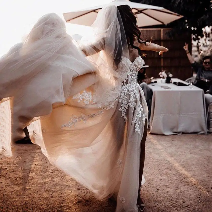 Robes de mariée en dentelle transparente, avec des appliques de fleurs 3D, style Boho, sans bretelles, Tulle fendu, gris foncé, argent, cristaux de plage