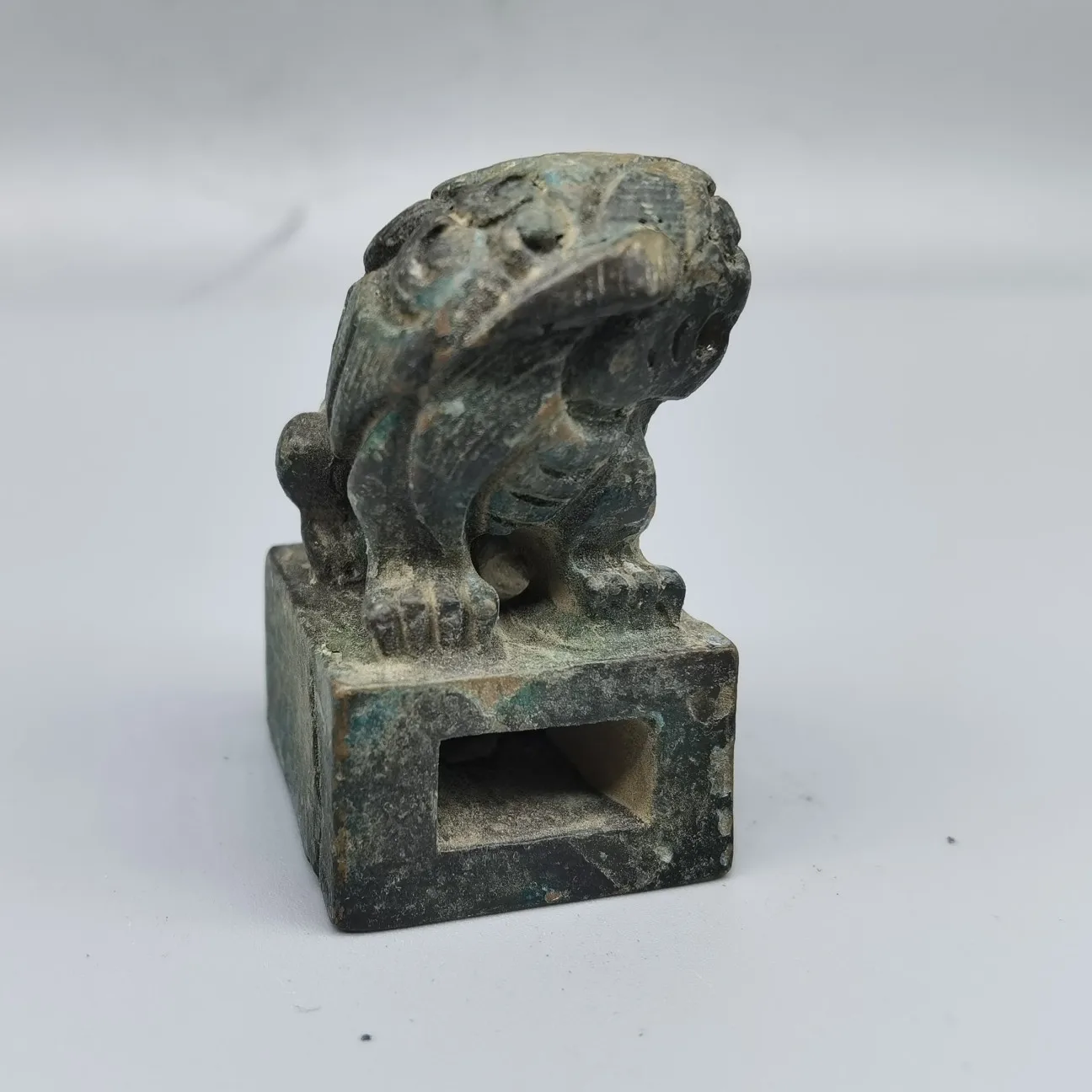 Collection of exquisite Chinese old bronze lion statue seal home decoration ornaments