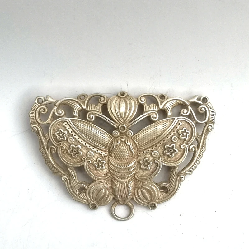 YIZHU CULTUER ART Size 6.5 cm Old Chinese Tibet Silver Carving Butterfly Amulet Pendant Decoration Gift Collection