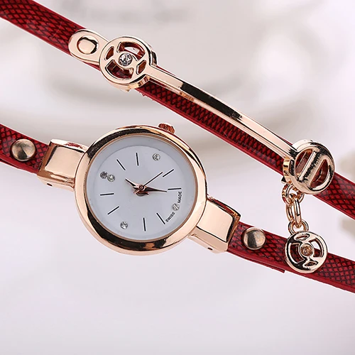 Montre longue en Faux cuir pour femmes, à la mode, à Quartz, strass, nouvelle collection