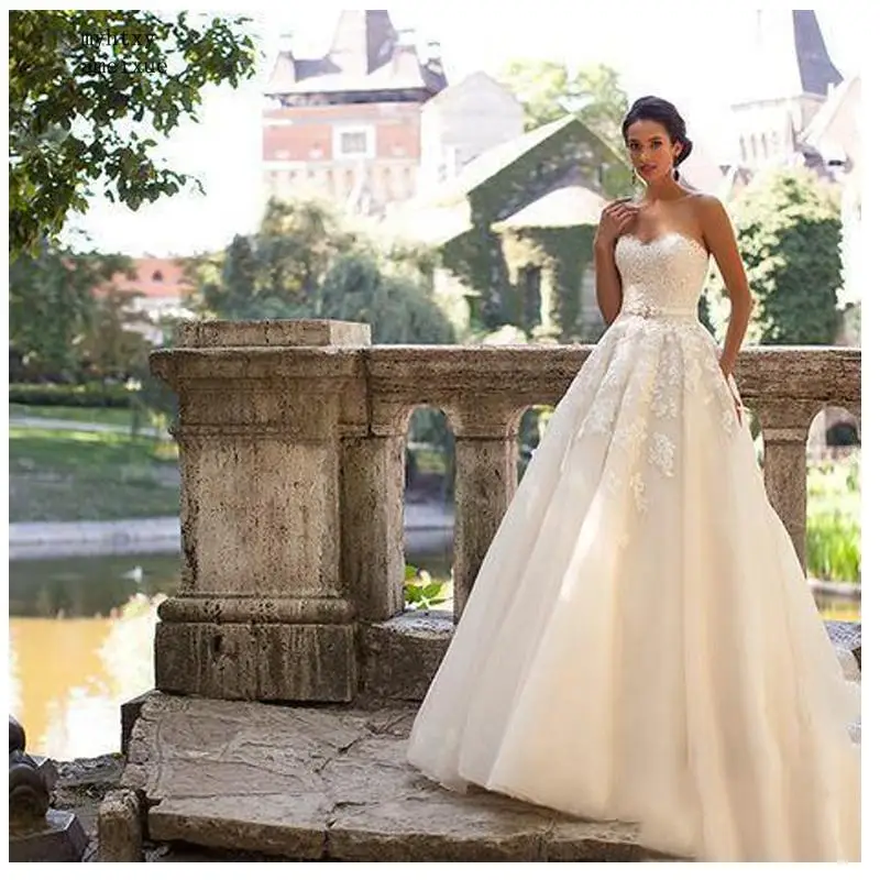 

2020 Strapless Light Champagne Wedding Dresses Lace Up Back A Line Bride Dresses Train Illusion Bridal Dress Wedding Gowns