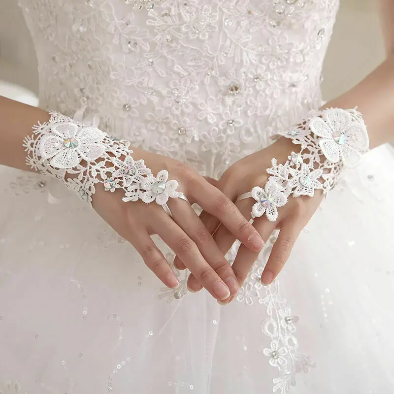 Romantic New Design A Pair Flower Cream White Lace Crystal Wedding Short Fingerless Gloves