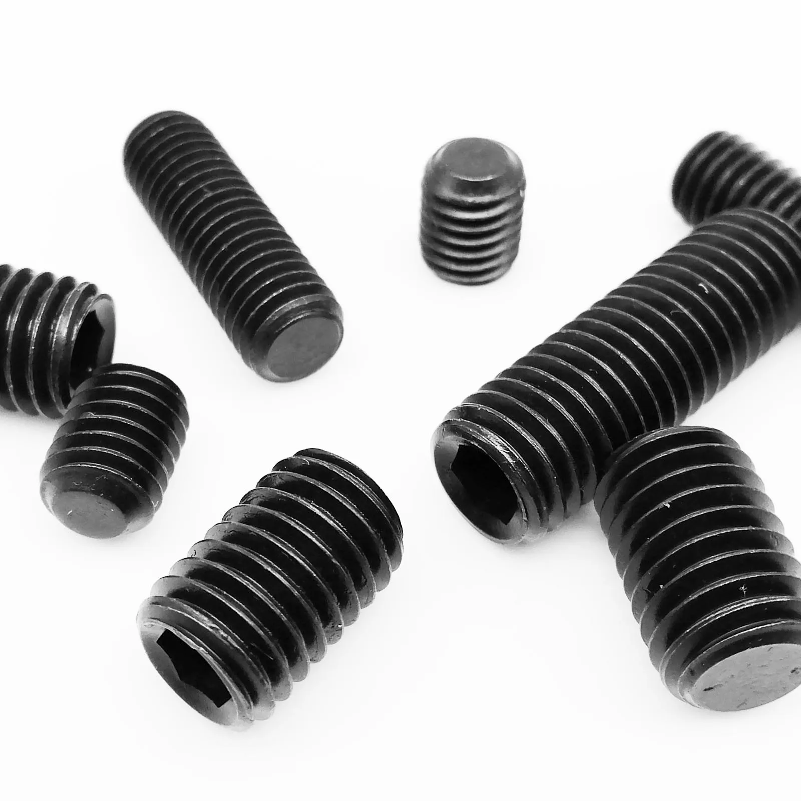 HZYUEGOU M2 M2.5 M3 M4 M5 M6 M8 DIN913 Schwarze 12.9 Stahl-Innensechskantschrauben mit Flachkopf und Endgewinde – Detail 3