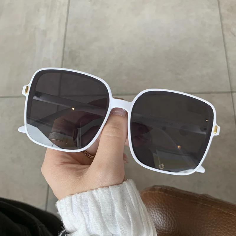 

2021 New Fashion Vintage Rivet White Sunglasses Women Brand Designer Big Frame Sun Glasses Female Summer Shades Oculos De Sol