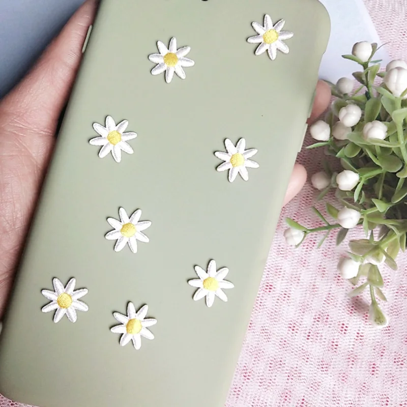 Self-adhesive 10pc Daisy Flower Patches for Clothing Shoes Tshirt Dress Iron on Clothes Applique Fabric Sticker Phone Decoration