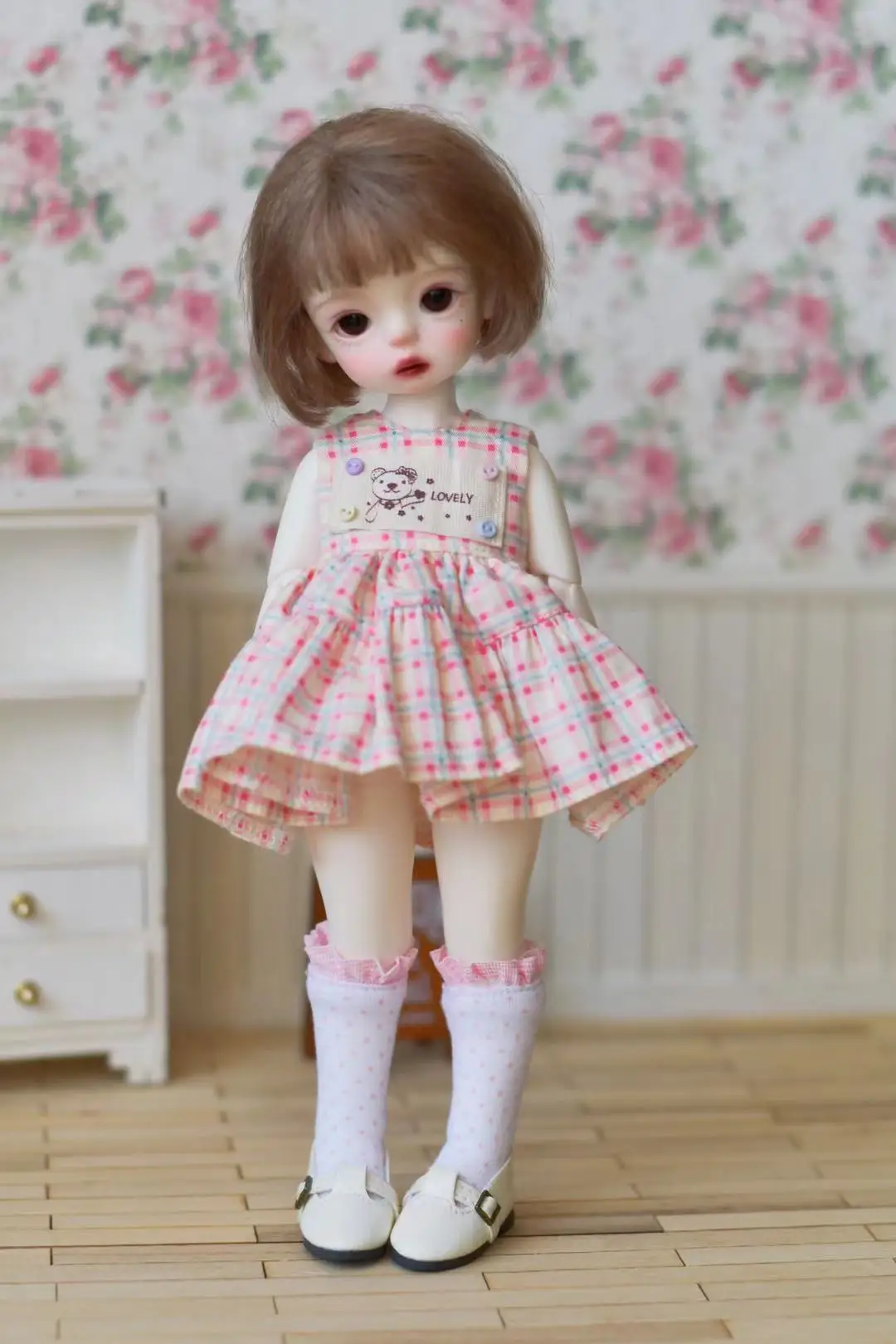 

BJD Doll Clothes Suitable for 1-6 size cute vest skirt pink plaid bear cute suit plus socks Doll Accessories