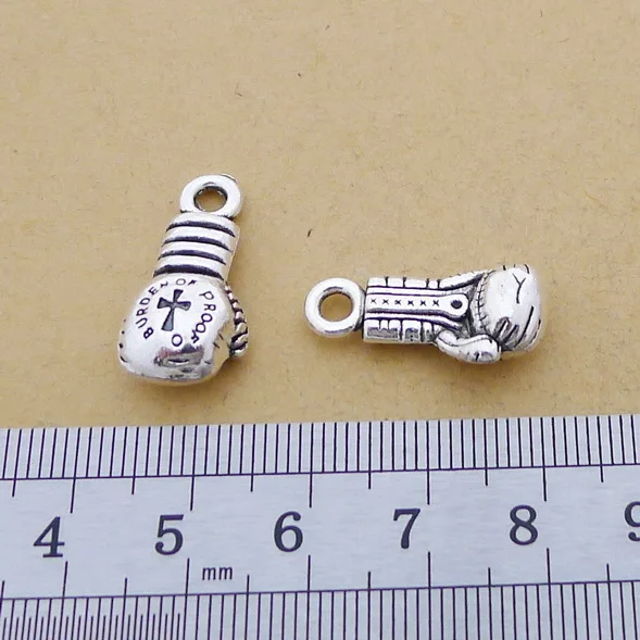 10pcs/Lot 11x12mm Boxing Gloves Charms Burden of Proff Antique Silver Color Glove Pendants for DIY Jewelry Making Charm