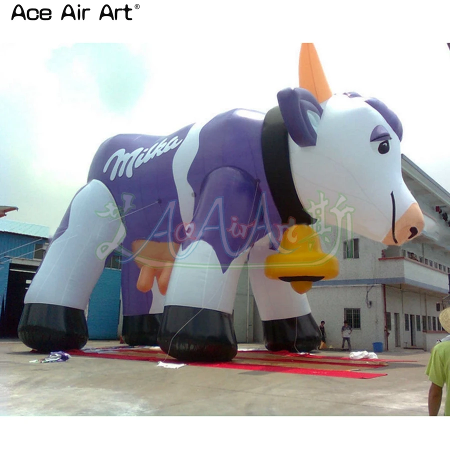 Vaca pequeña inflable comercial, modelo animal inflable publicitario de ganado lechero para Ranch hecho en China