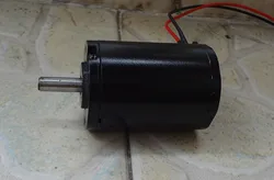 Low dc resistance permanent magnet wind turbine hand generator