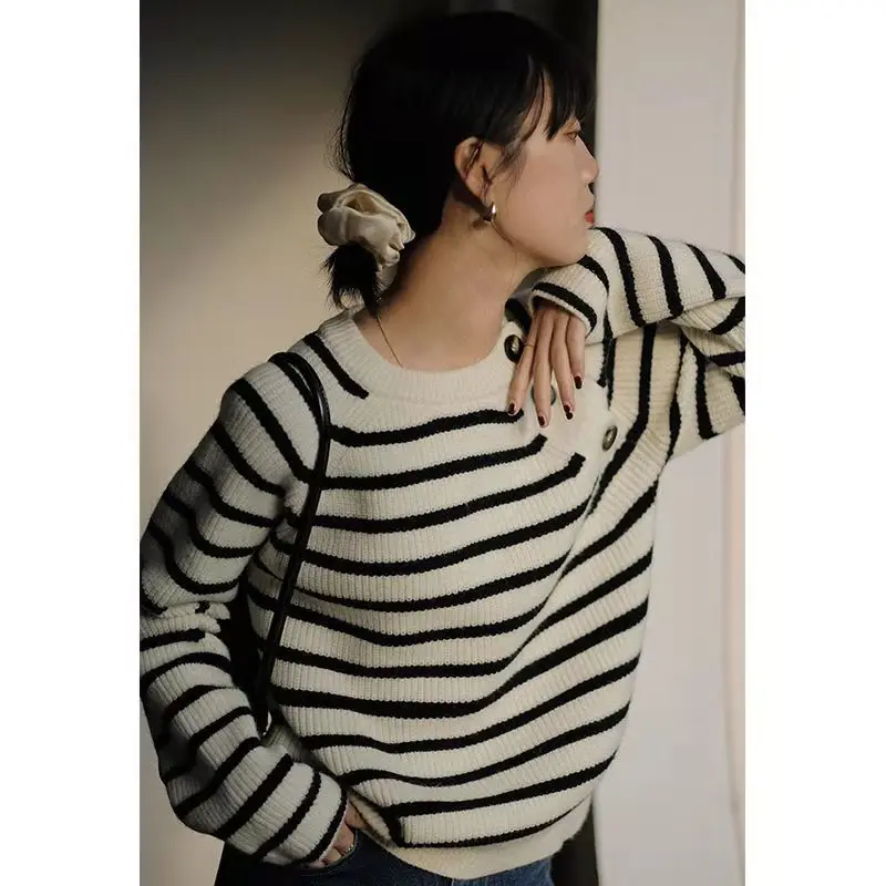 Thick warm female O-neck striped jumper sweater Winter return ring stamped knitted female vault athlete supervised jumper pulled