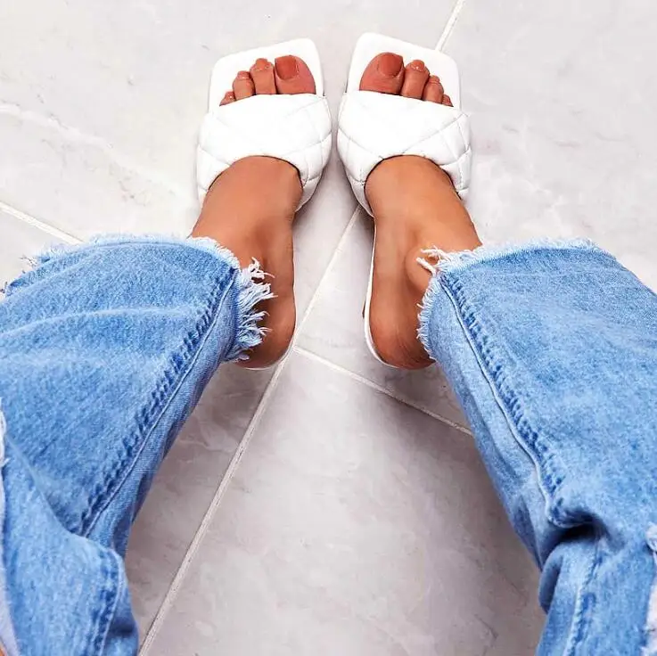 New 2020 Spring/summer Women PU Banquet Wild Leather Sandals Diamond Check Wine Glass with Leather Outdoor Wild Casual Slippers