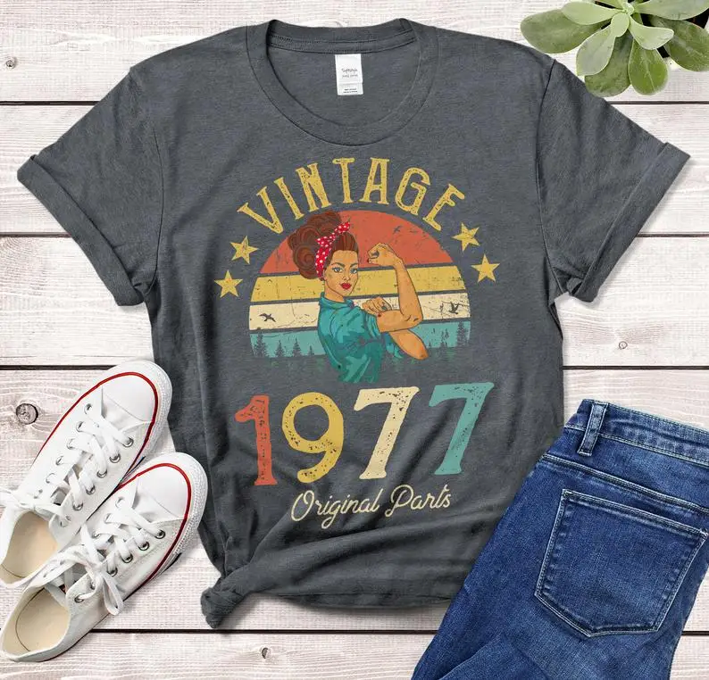 Retro 1977 T-shirts make gifts for girls and mothers on the 44th birthday. Creative retro classic 100% cotton short-sleeved tops
